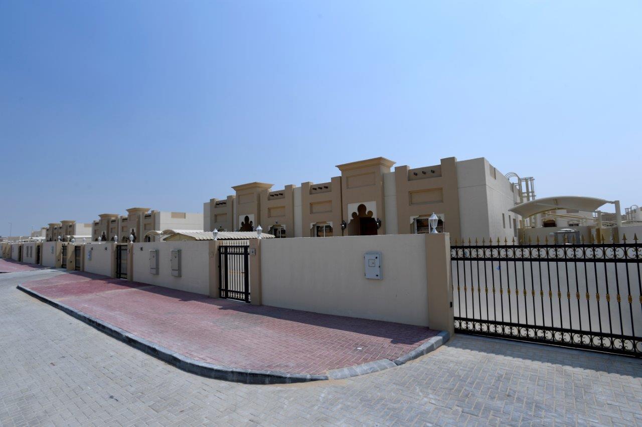 Villas in Al Qouz and Oud Mateena - فلل في القوز وعود المطينة