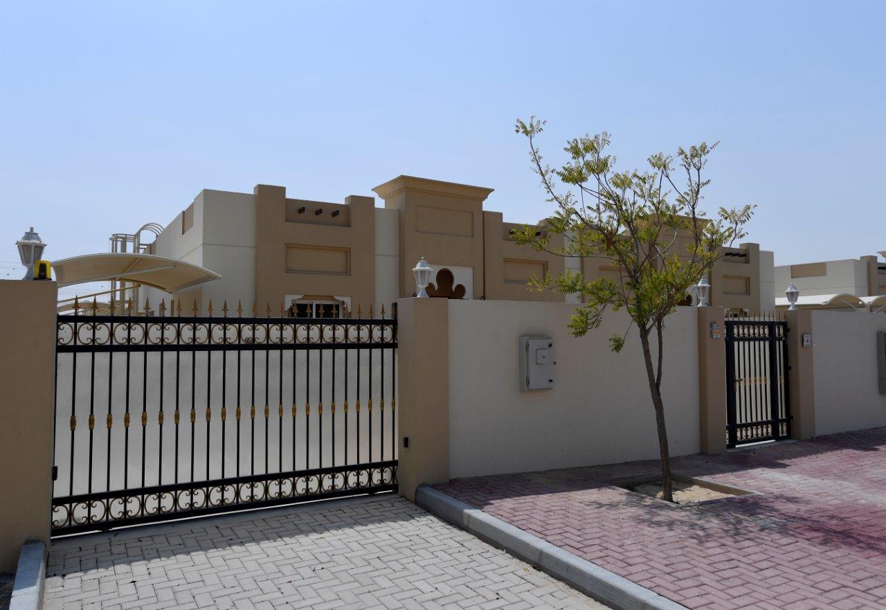 Villas in Al Qouz and Oud Mateena - فلل في القوز وعود المطينة
