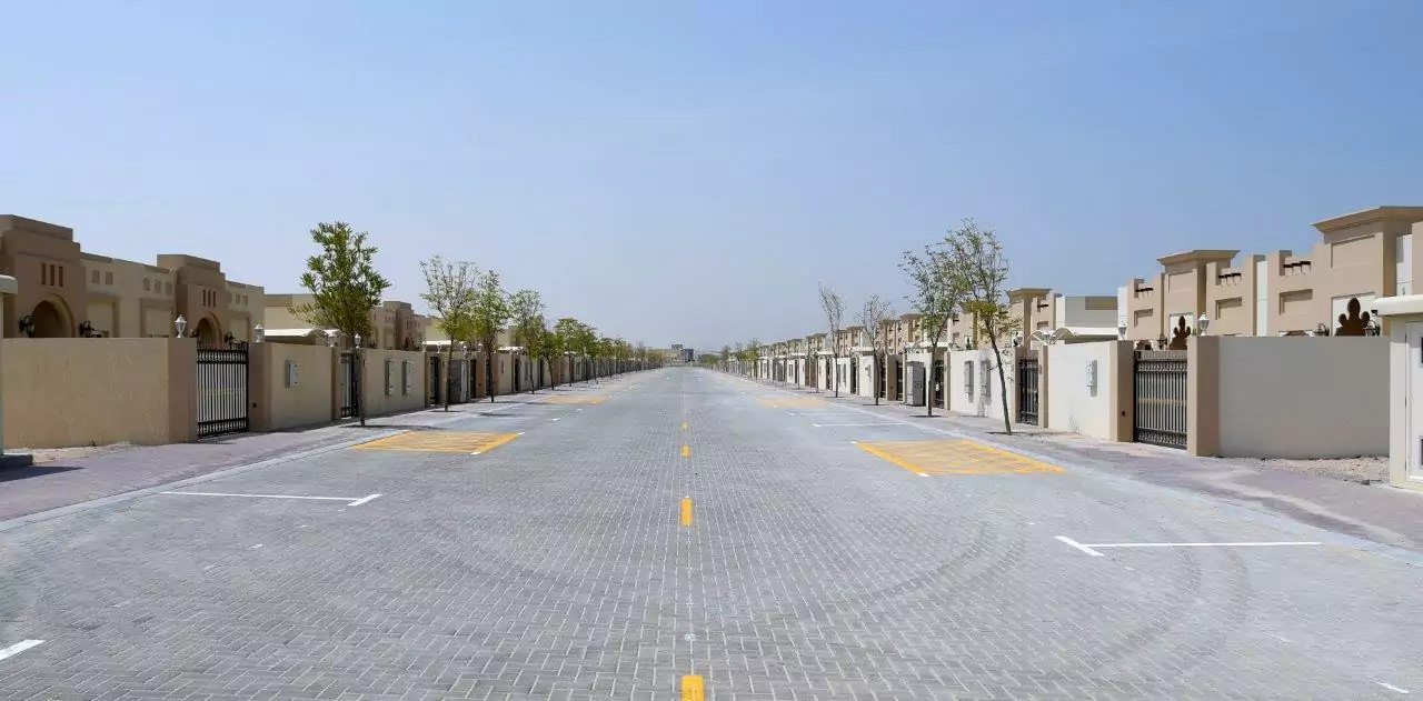 Villas in Al Qouz and Oud Mateena - فلل في القوز وعود المطينة