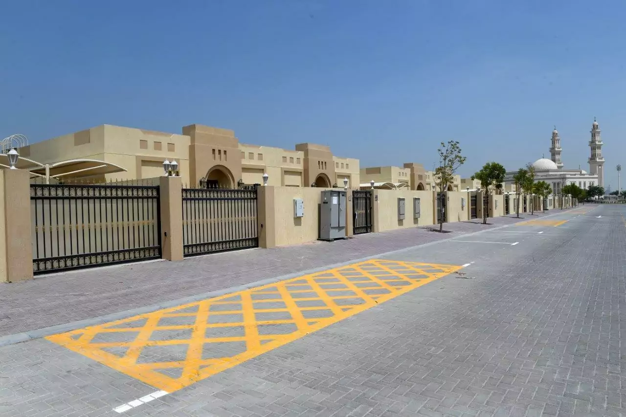 Villas in Al Qouz and Oud Mateena - فلل في القوز وعود المطينة