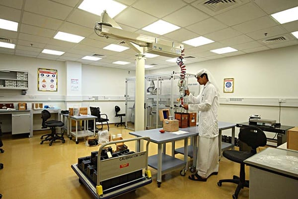 Laboratories and Information Network - مبنى المختبرات وشبكة المعلومات
