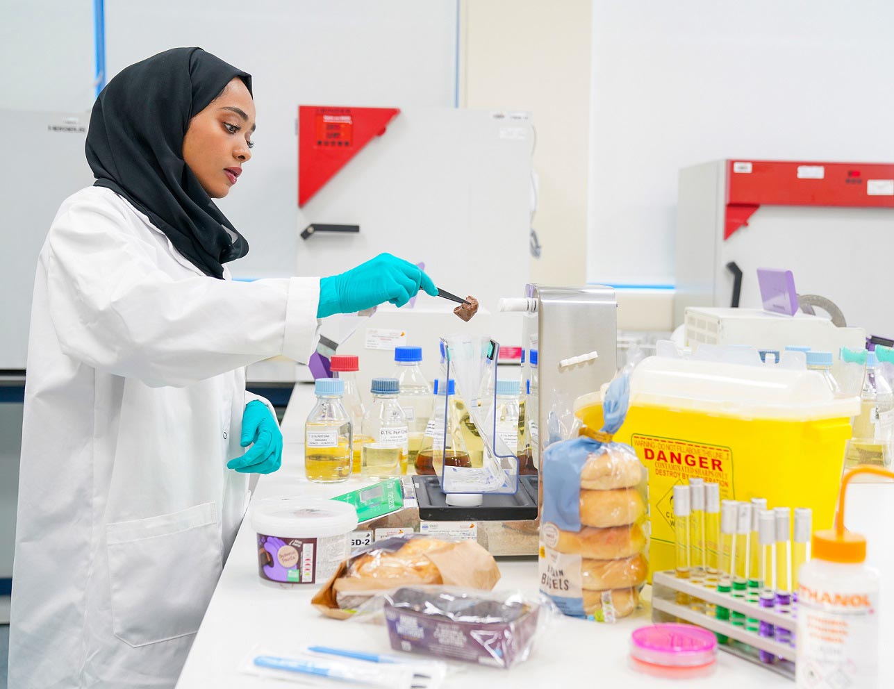 Dubai Central Laboratory مختبر دبي المركزي