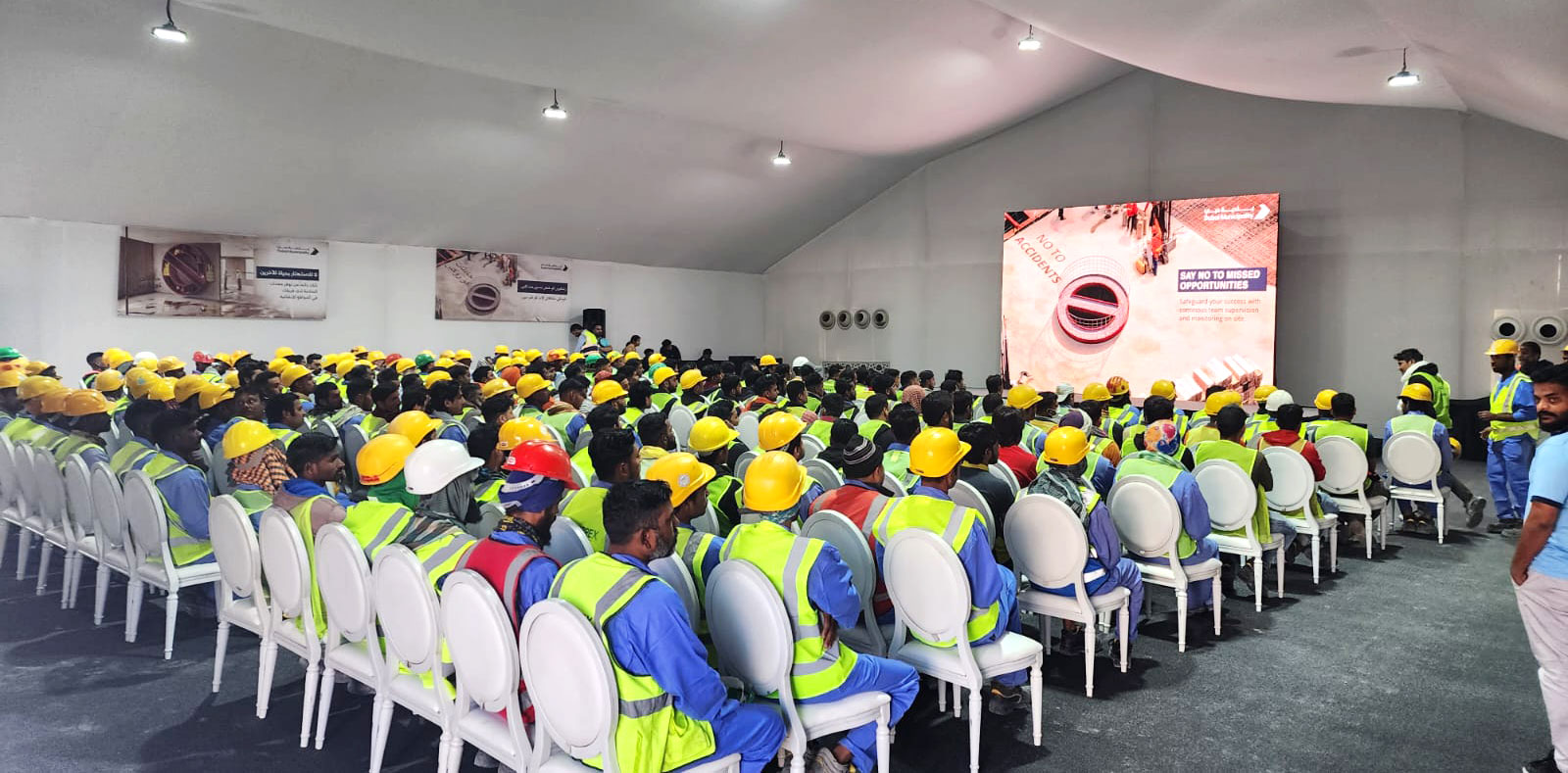 Dubai Municipality organizes ‘Safety Tent’ to highlight relevance of safety requirements at construction sites