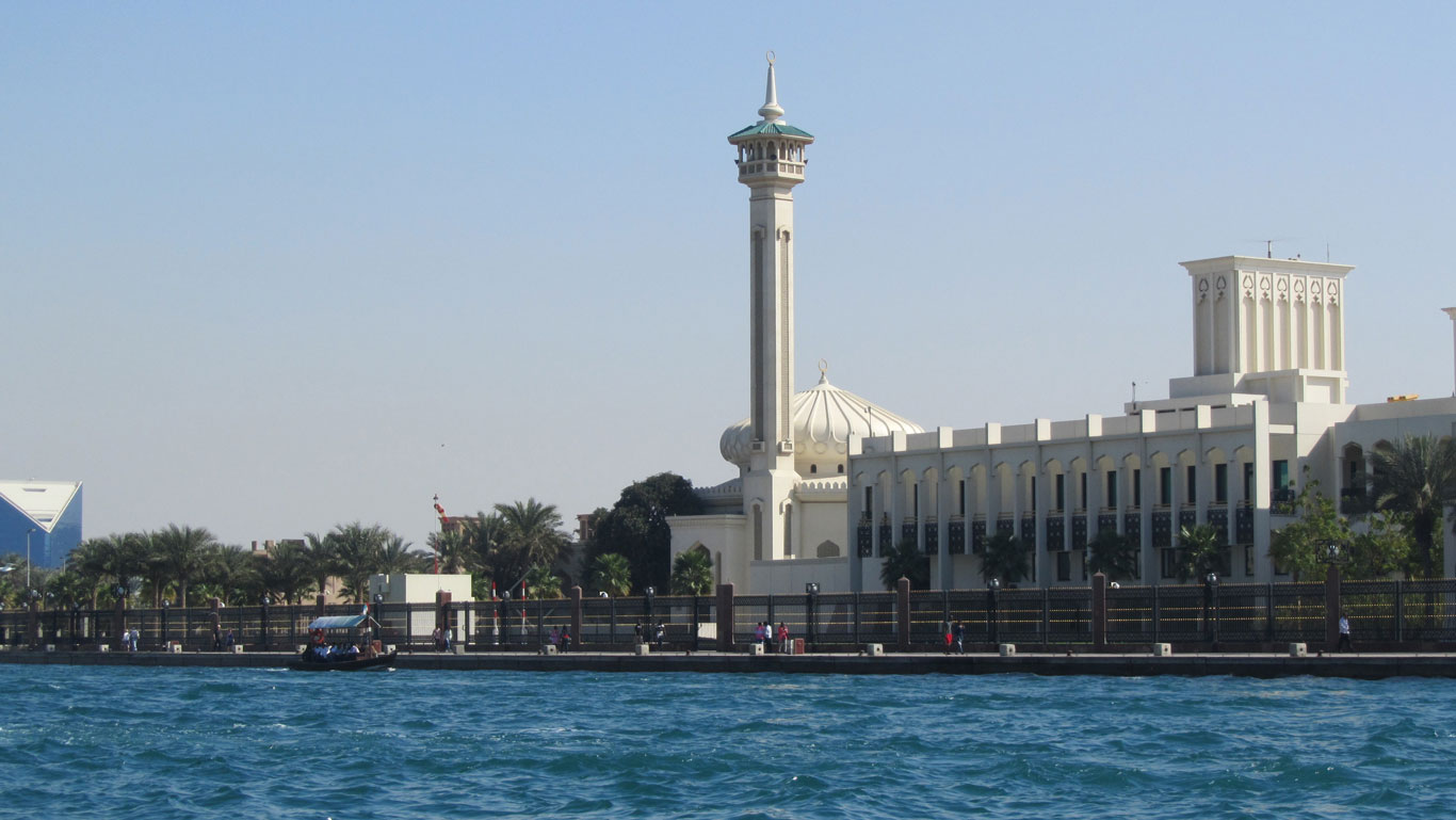 HH_The_Ruler's_Court,_Government_of_Dubai_in_2012