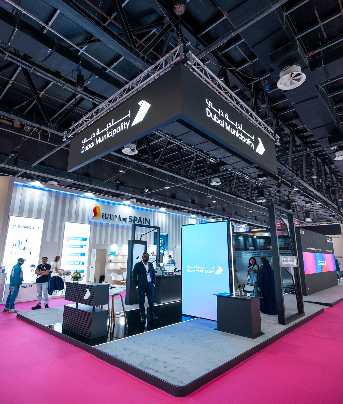 Photo of Dubai Municipality stand at the Beauty World event. منصة بلدية دبي في معرض عالم الجمال